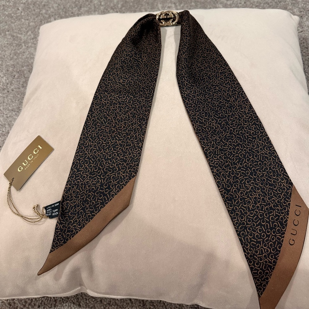 Gucci Reversible Neck Bow Bandeau with Removable GG RING. NEW WITH TAGS. - Picture 2 of 8